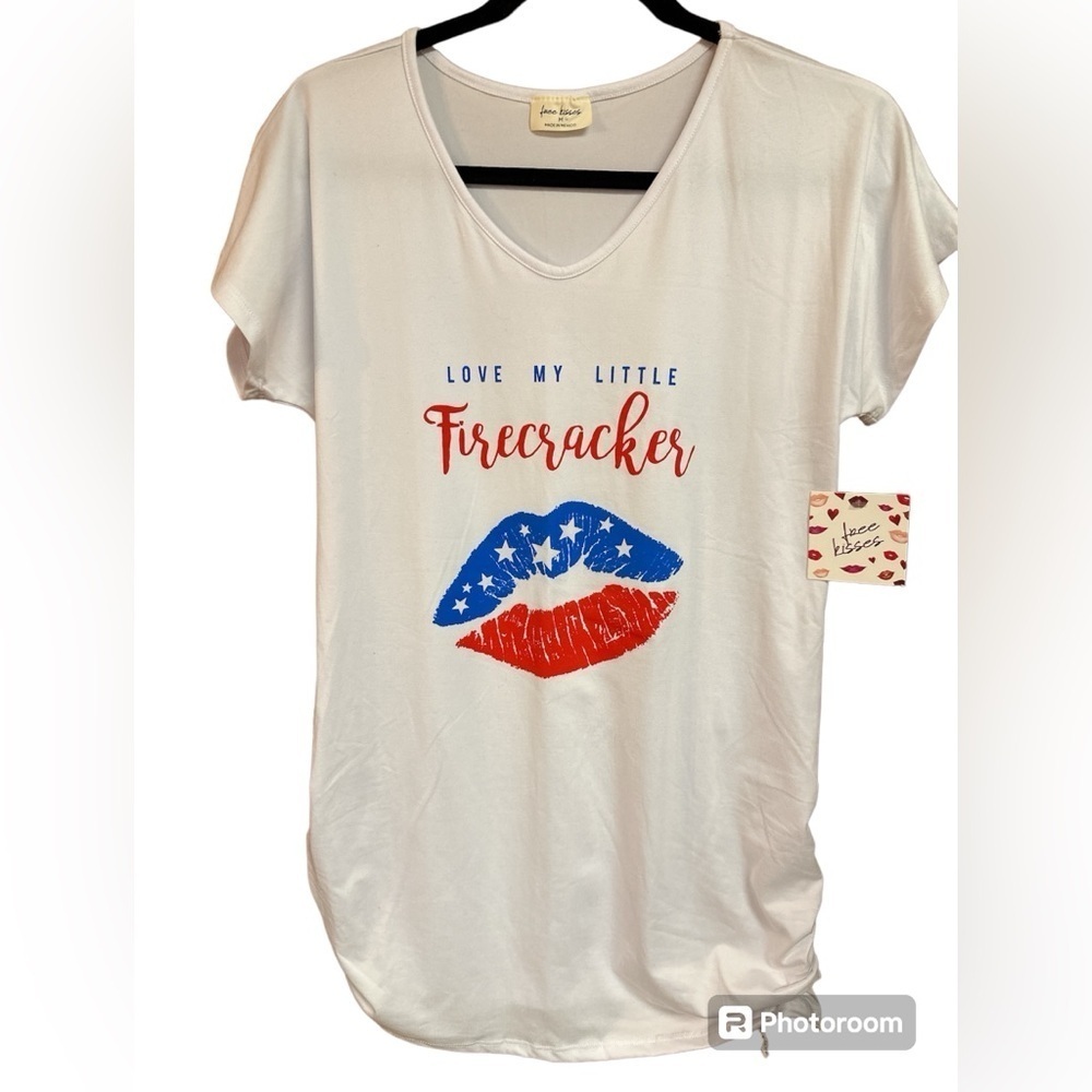 Free Kisses Love My Little Firecracker USA White Shortsleeved Maternity Top NWT